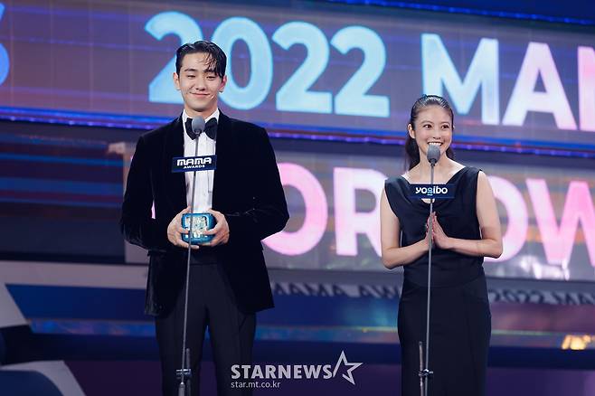 남윤수-이마다 미오 '즐거운 시상식'[★포토]