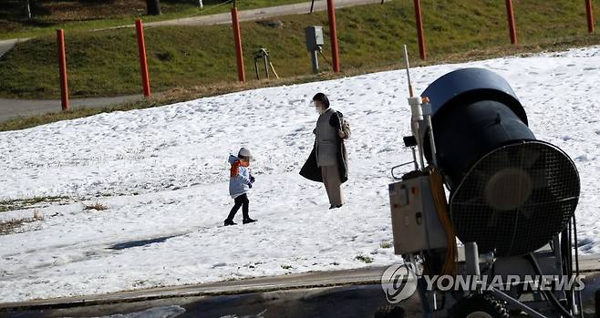 하얀 눈밭의 겨울 낭만 [연합뉴스 자료사진]