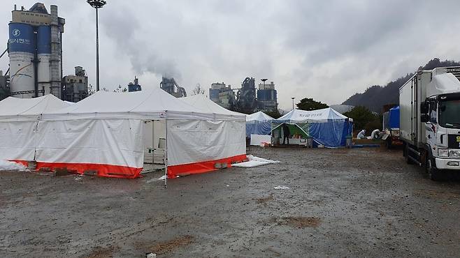 도담역 앞 공터에 설치된 화물연대 텐트 농성장 권정상 촬영