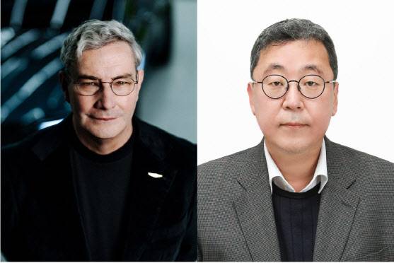 루크 동커볼케 현대차그룹 사장(왼쪽)과 이규복 현대글로비스 대표이사(부사장, 오른쪽). (사진=현대차그룹)