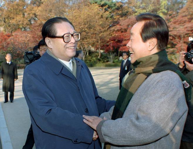 1995년 11월 15일 장쩌민 중국 국가주석이 청와대에서 김영삼 대통령을 만나는 모습.