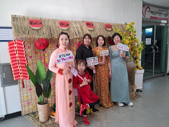 예산군가족센터가 지역 내 베트남 국적의 결혼이주여성을 대상으로 자조모임을 운영해 큰 호응을 얻었다.사진=예산군 제공