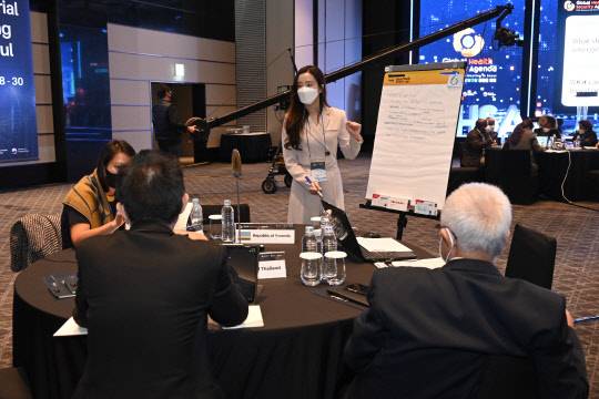 질병관리청 기획으로 진행된 Diesease X 모의훈련에서 분과토론이 이뤄지고 있다. 질병관리청 제공.