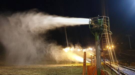 무주리조트 스키장 제설하는 모습 <부영그룹 제공>