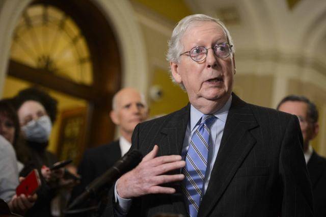 미치 매코널 미국 상원 공화당 원내대표가 29일 워싱턴 국회의사당에서 기자회견을 하고 있다. 워싱턴=UPI 연합뉴스