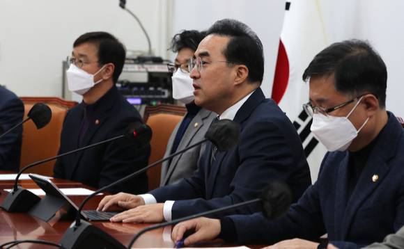 박홍근 더불어민주당 원내대표가 지난 29일 오전 서울 여의도 국회에서 열린 원내대책회의에서 발언하고 있다. [사진=뉴시스]