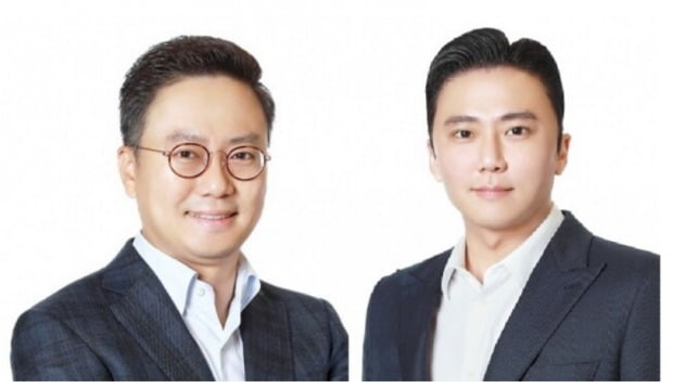 홍정국(왼쪽) BGF 대표이사와 홍정혁 BGF에코머티리얼즈 대표. 연합뉴스