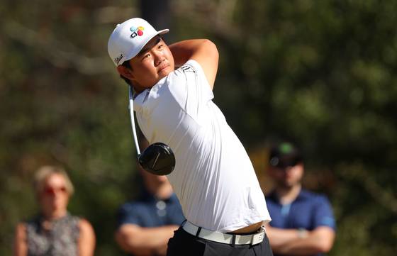 Kim Joo-hyung plays his shot from the fourth tee during the final round of the CJ Cup at Congaree Golf Club on Oct. 23 in Ridgeland, South Carolina.  [AFP/YONHAP]