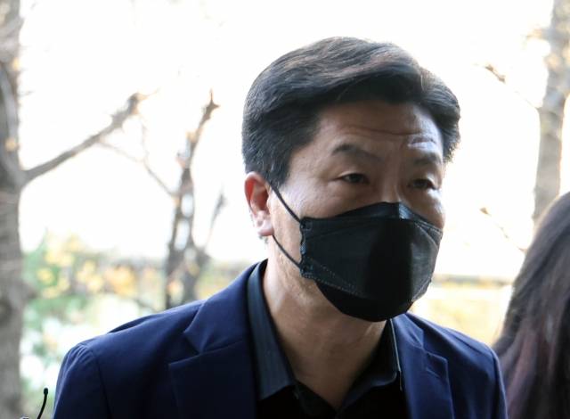 이임재 전 용산경찰서장이 지난 21일 오전 서울 마포구 이태원사고 특별수사본부로 소환되고 있다. 연합뉴스