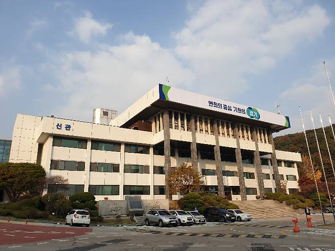 경기도 수원시 팔달구에 위치한 옛 경기도청사 . 경기도 제공