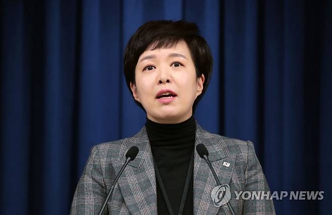 현안 브리핑하는 김은혜 홍보수석 (서울=연합뉴스) 서명곤 기자 = 김은혜 대통령실 홍보수석이 30일 오후 서울 용산 대통령실 청사 브리핑룸에서 서울교통공사노조 파업 등과 관련해 브리핑을 하고 있다. 2022.11.30 [대통령실통신사진기자단] seephoto@yna.co.kr