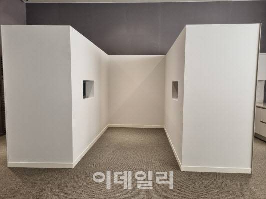 [사진=이데일리 하지나 기자] 1일 서울 강동구 둔촌동 일원에 문을 연 둔촌주공아파트(올림픽파크포레온) 모델하우스에서 ‘부엌뷰’ 모형이 전시돼있다.