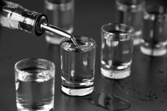 각종 모임이 많아지면서 과음하기 쉽다. 간도 지친다. 간에 영향을 미쳐 생길 수 있는 알코올성 질환 3가지에 경각심을 가져야할 때다. [사진=게티이미지]