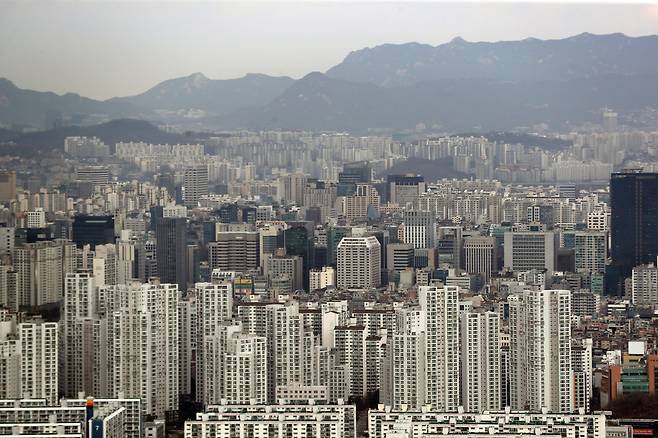 지난달 28일 서울 강남구 대모산에서 바라본 강남권 아파트의 모습. /뉴스1