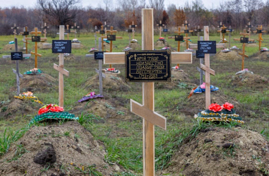우크라 동부 격전지 돈바스 지역의 전사자 공동묘지. [로이터=연합뉴스]