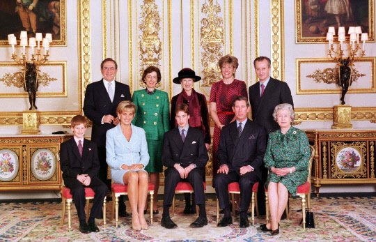 영국 왕실 가족사진. 뒷줄 왼쪽 두번째가 수전 허시. [PA/AP=연합뉴스]