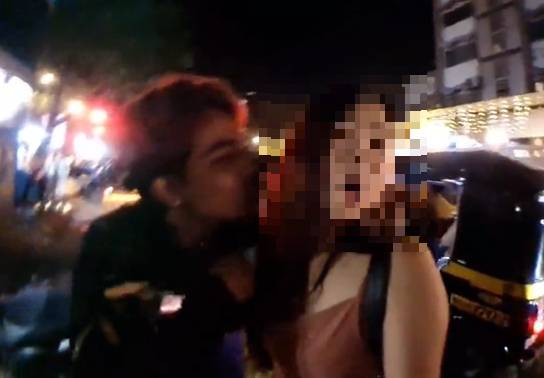 인도서 한국여성 성추행 [사진=Mhyochi 트위터 캡처]