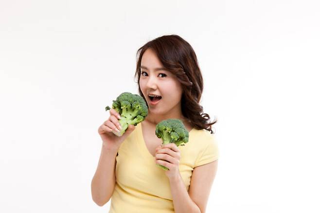 십자화과 채소를 먹을 때는 생으로 먹거나 최소한의 물과 열을 가해서 요리해야 한다. [사진= 게티이미지뱅크]