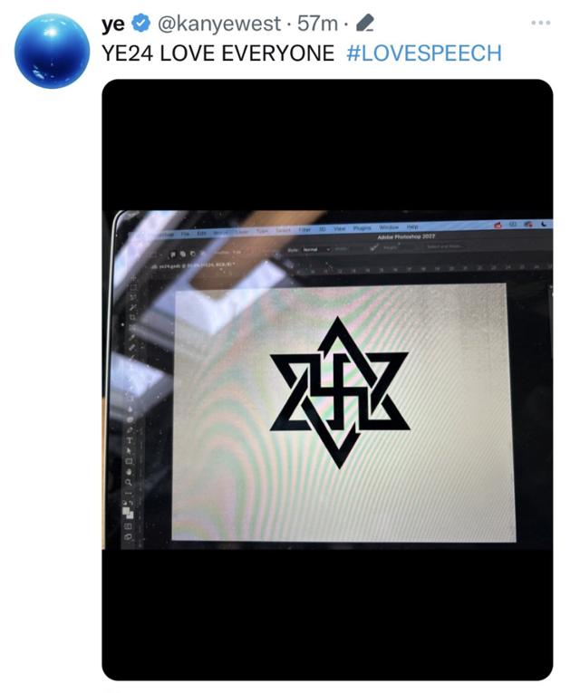 1일 예(개명 전 카녜이 웨스트)가 자신의 트위터 계정에 올린 트윗. "예24는 모두를 사랑한다"는 문구와 함께 유대교의 상징인 다윗의 별과 나치 상징 하켄크로이츠를 합성한 사진을 올렸다. 트위터 캡처