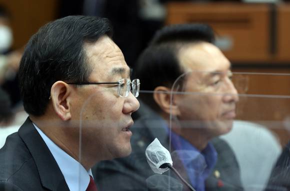 주호영 국민의힘 원내대표가 2일 오전 서울 여의도 국회에서 열린 원내대책회의에서 발언하고 있다. [사진=뉴시스]