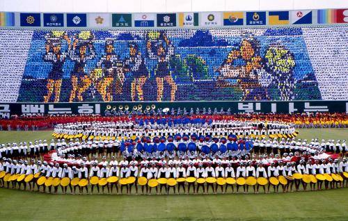 개막식 매스게임으로 진행된 여중생 해녀춤 (e영상역사관)