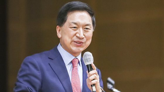 김기현 국민의힘 의원이 지난10월 28일 경기 고양시 덕양구청에서 열린 경기고양시갑 당협위원회 당원연수에서 강연을 하고 있다. 뉴스1