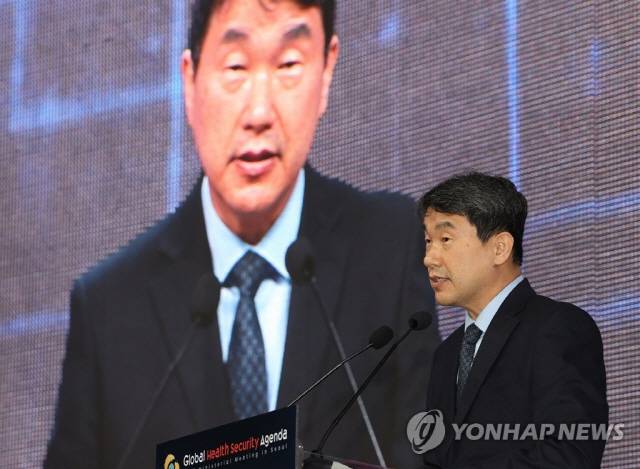 ▲ 30일 오전 그랜드 하얏트 서울에서 열린 2022 글로벌보건안보구상(GHSA) 장관급 회의 개회식에서 이주호 사회부총리 겸 교육부 장관이 환영사를 하고 있다. 2022.11.30 연합뉴스