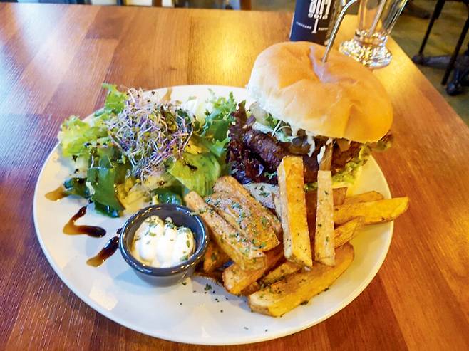 베제투스의 인기 비건 버거./사진=다이어리알