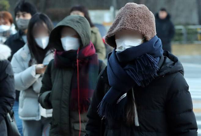 한파로  인해 호흡기 질병 주의[해야 한다. 만약 걸렸다면 증상만으로 단순한 감기인지 심각한 폐렴인지 구분할 수  있다.   [사진=뉴스1]