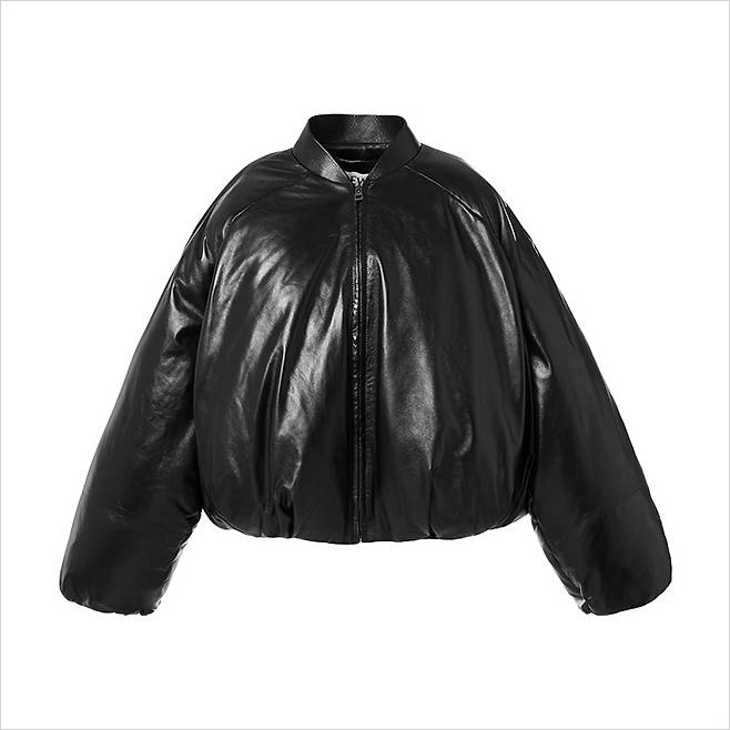 나파 가죽 패딩 보머 재킷은 1천1백만원, Loewe.