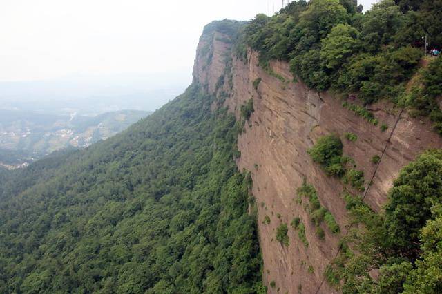 검문관 유리 관망대에서 본 마마애. ⓒ최종명