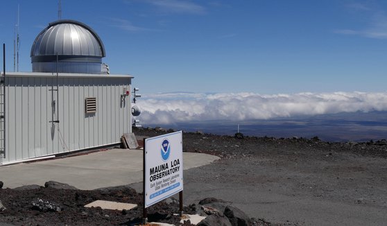 미 해양대기국의 하와이 마우나 로아 대기관측소(MLO). 2019년 NOAA가 촬영한 사진. AP=연합뉴스 I