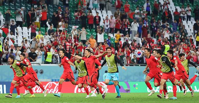 16강에 진출한 한국 축구 대표팀. 연합뉴스