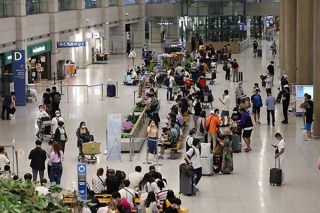 붐비는 인천국제공항 1터미널 입국장. 인천공항=연합뉴스