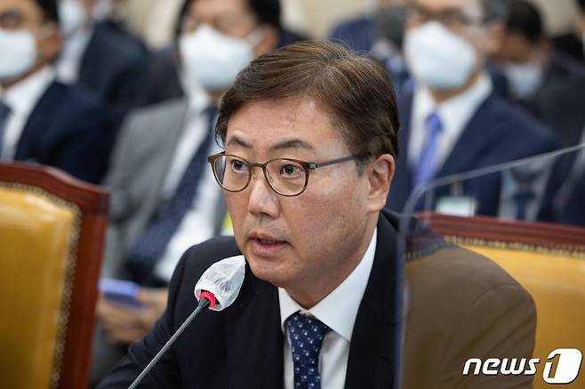 박성하 당시 SK C&C 대표가 지난 10월 24일 서울 여의도 국회에서 열린 과학기술정보방송통신위원회의 과학기술정보통신부 등에 대한 종합감사에 출석해 의원 질의에 답하고 있다. 2022.10.24/뉴스1 ⓒ News1 유승관 기자