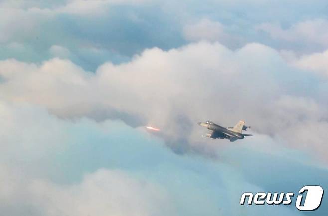 주한미군 F-16 전투기. (미 제7공군 제8전투비행단)