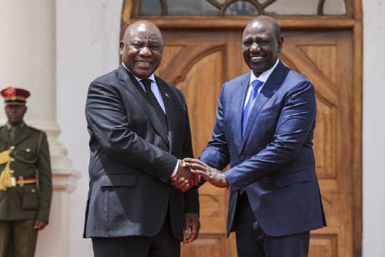 EPA 연합뉴스 라마포사 대통령(왼쪽)