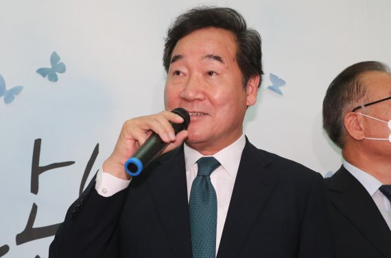 이낙연 더불어민주당 전 대표가 지난 6월 7일 오전 인천국제공항에서 미국으로 출국하기 전 기자회견을 하고 있다. ⓒ News1 허경 기자 /사진=뉴스1