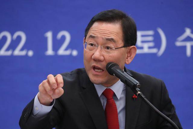 주호영 국민의힘 원내대표가 3일 오후 대구 수성대학교 강산관에서 열린 대구·경북 중견언론인모임 아시아포럼21 제104회 릴레이 정책토론회에 참석해 현안 질의에 답하고 있다. 뉴스1