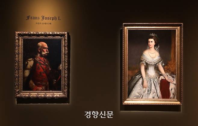 ‘프란츠 요제프 1세’(왼쪽)와 그의 황후 ‘엘라지베트(시시)’ /김창길 기자