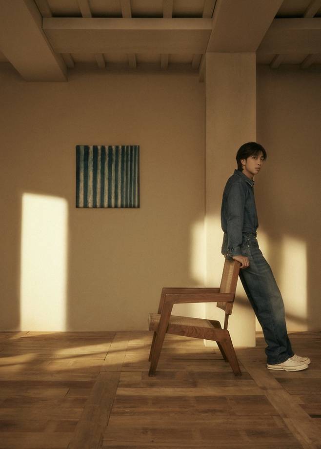 [서울=뉴시스] 방탄소년단 RM '인디고(Indigo)' 포토. 2022.11.24. (사진= 빅히트 뮤직 제공) photo@newsis.com *재판매 및 DB 금지