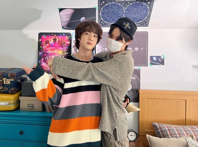 진, 제이홉 /사진=방탄소년단 트위터