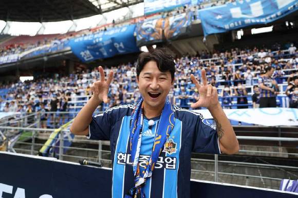 넥슨이 울산 문수월드컵경기장에서 이천수 前 선수와 진행한 현장 이벤트. [사진=넥슨]