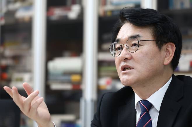 '삼성저격수'라 불리는 박용진 더불어민주당 의원이 시사저널과 인터뷰를 갖고 있다. ⓒ시사저널 박은숙