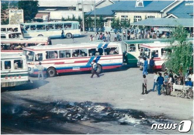 80년 5월 당시 광주송정역 앞 모습 자료사진. (광주 광산구 제공) 2022.12.6/뉴스1