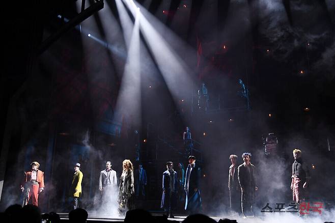 뮤지컬 '스위니토드' 프레스콜에서 연열하는 배우 윤은오. ⓒ이혜영 기자 lhy@hankooki.com