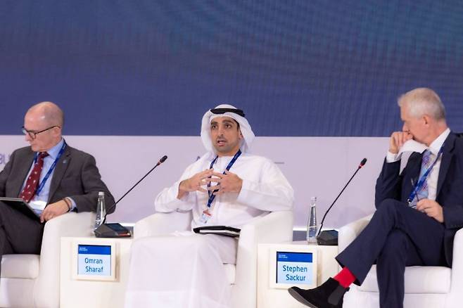옴란 샤라프(가운데) UAE 첨단과학기술 외교 국제협력 차관보. 아부다비스페이스디베이트포럼 제공