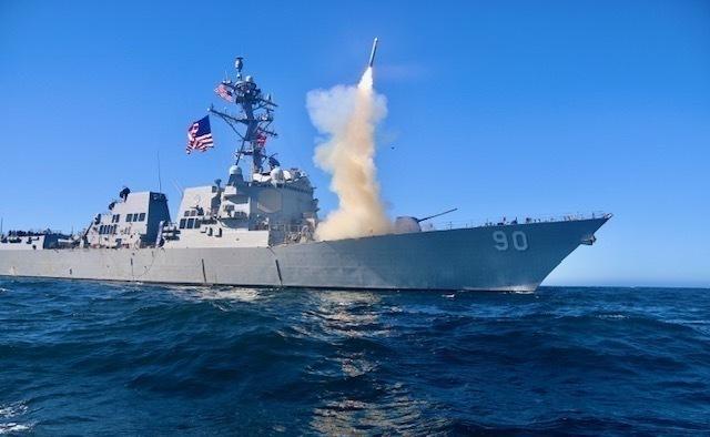 지난 2020년 3월 미국의 구축함 USS 차피호가 미사일 훈련 중 토마호크 미사일을 발사하고 있다. 일본 방위성은 방위력의 근본적 강화를 위한 '반격 능력'의 수단으로 미국산 토마호크 미사일 구매를 추진하고 있다. 미 해군 제공