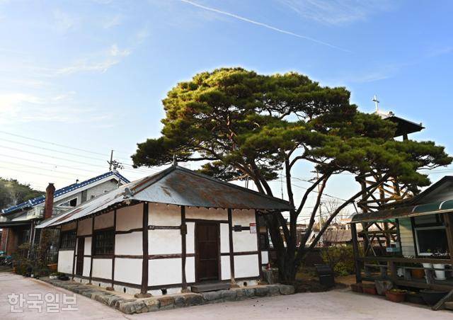 초기 기독교 예배당의 모습을 고스란히 간직하고 있는 두동교회.