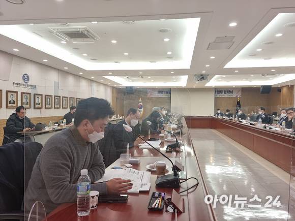 6일 오후 충남대학교에서 열린 제14차 디지털 국정과제 연속 현장 간담회에서 대전 소재 스타트업들이 간담회에 참여하고 있는 모습. [사진=안세준 기자]